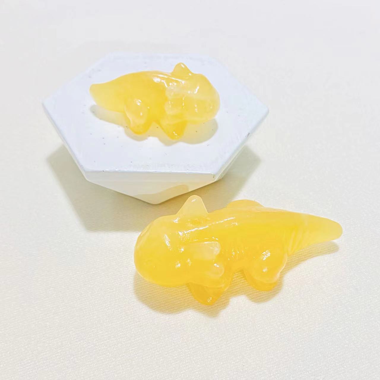 Crystal axolotl carvings