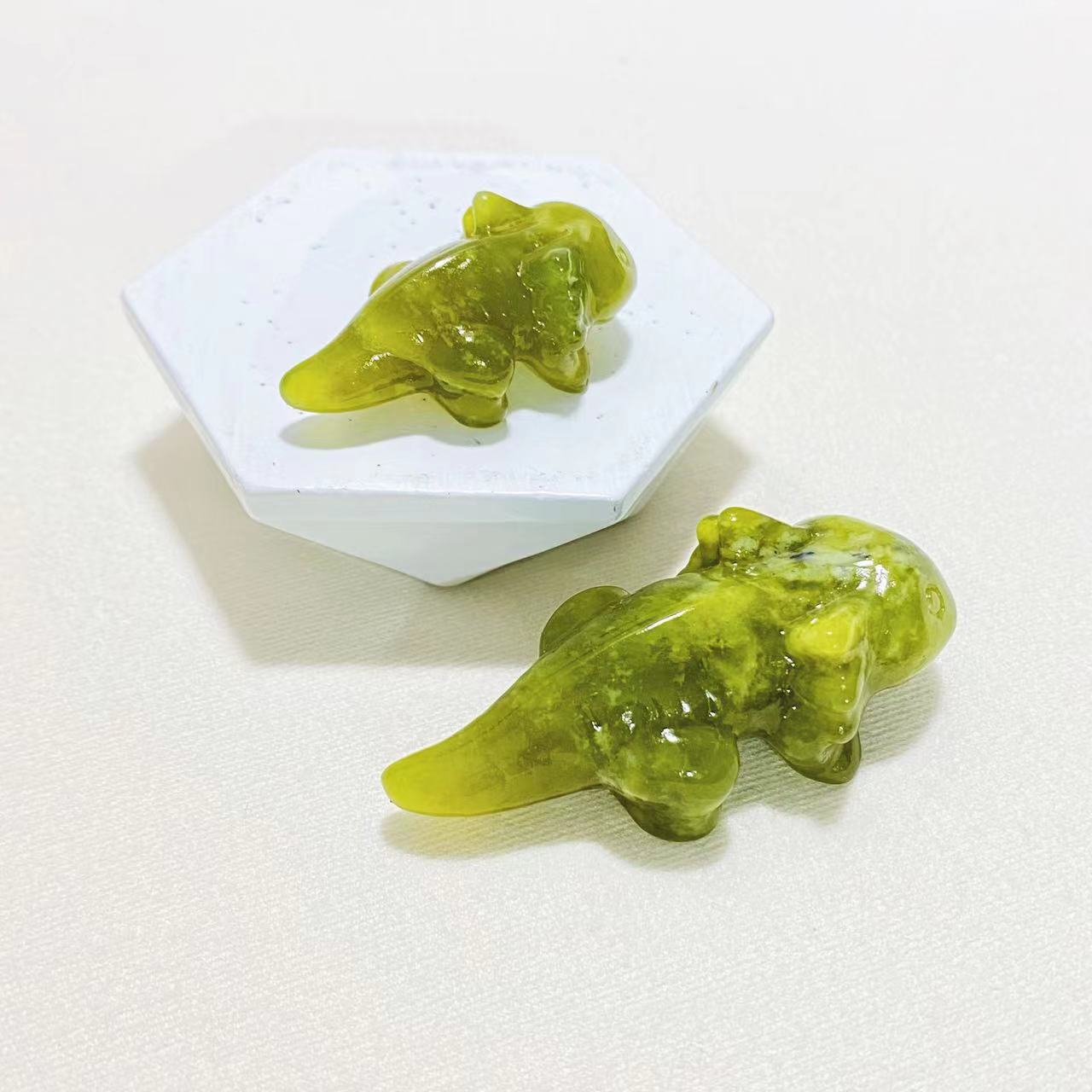 Crystal axolotl carvings