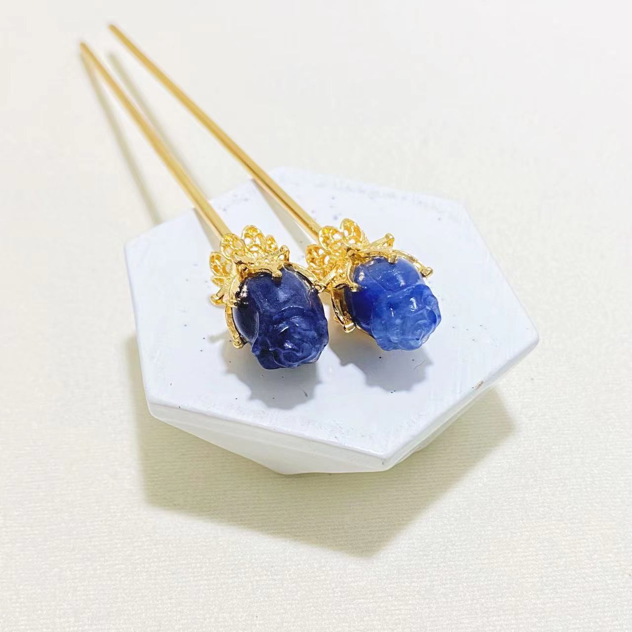 Crystal rose with metal stem hair pins