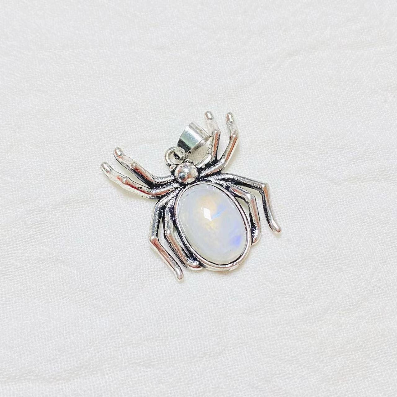 Different materials spider pendants
