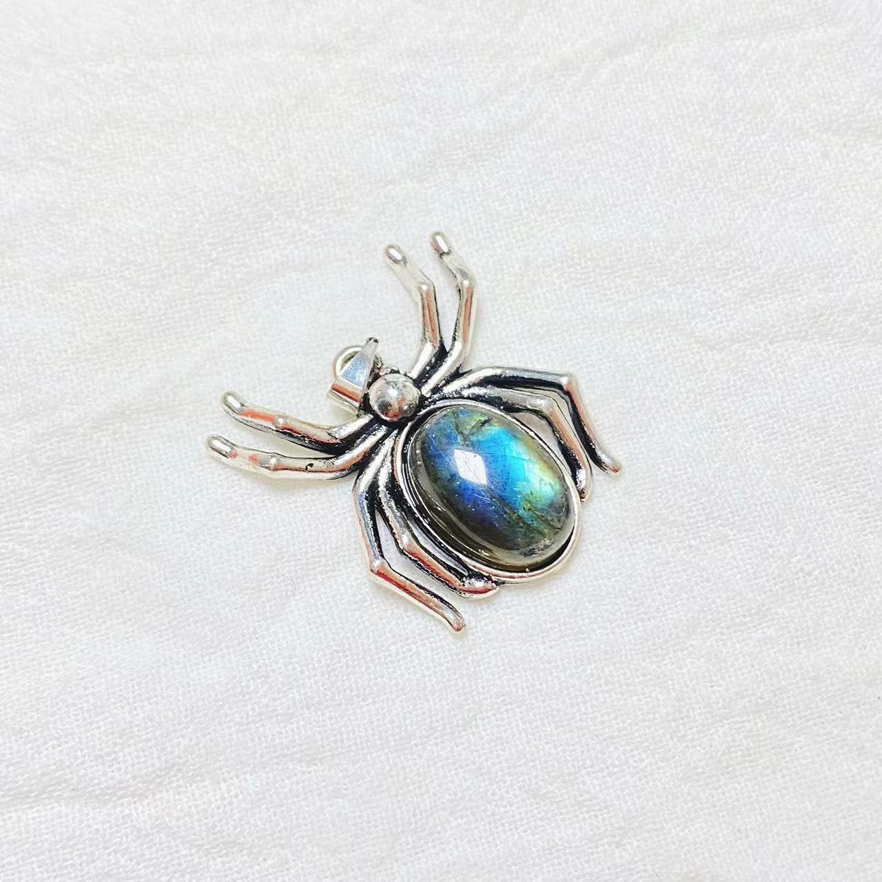 Different materials spider pendants