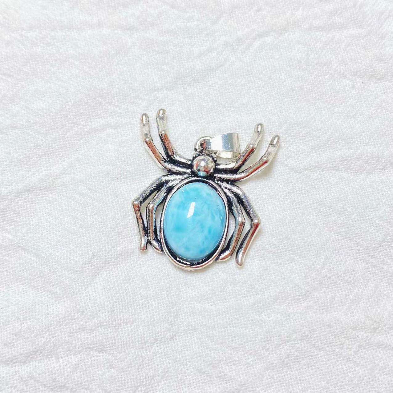 Different materials spider pendants