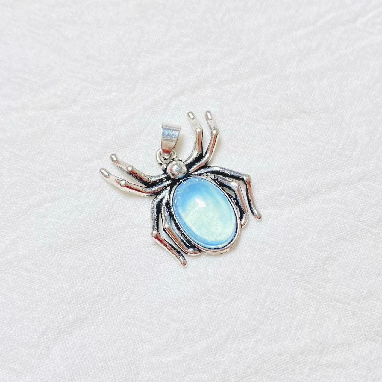 Different materials spider pendants