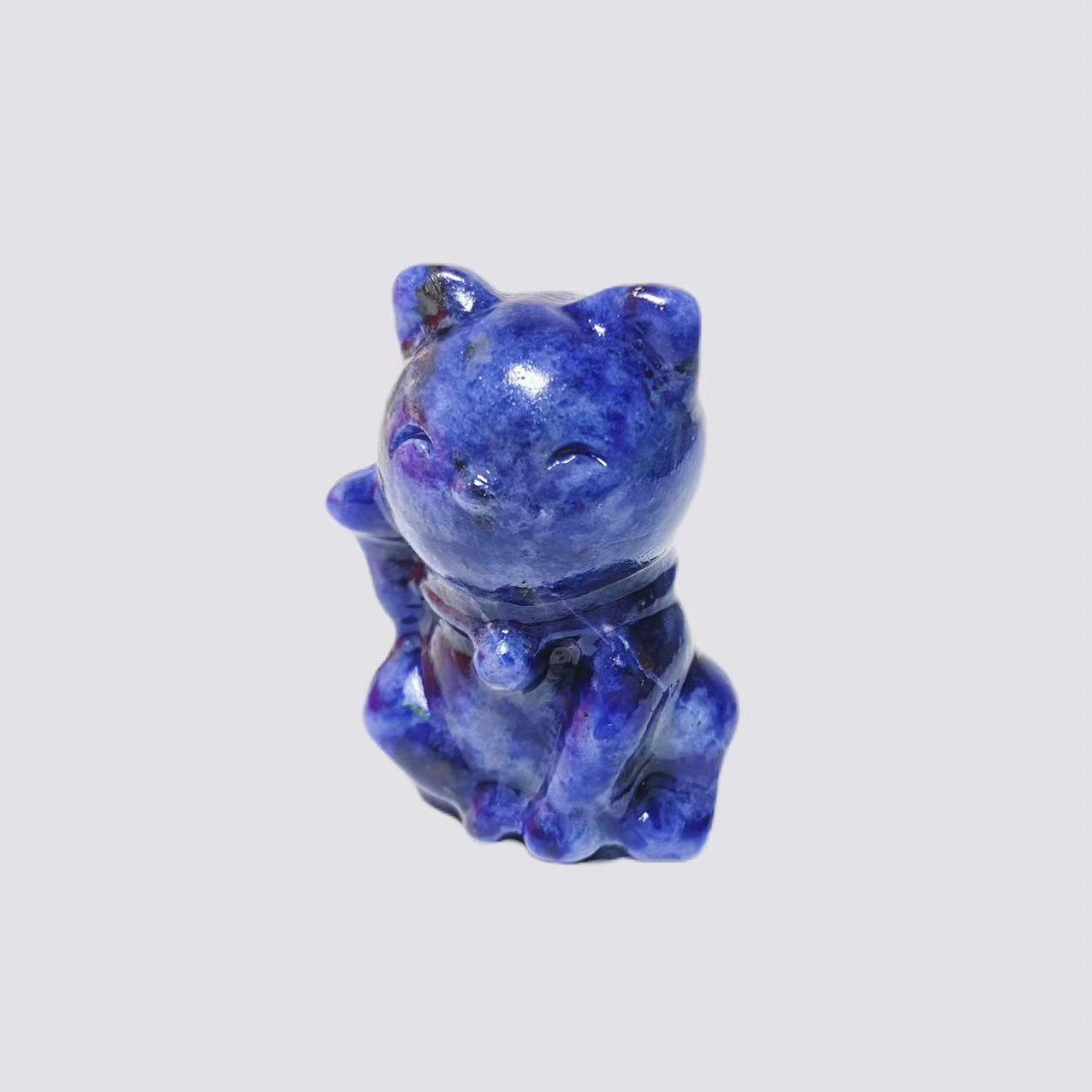 Lucky cat small carving