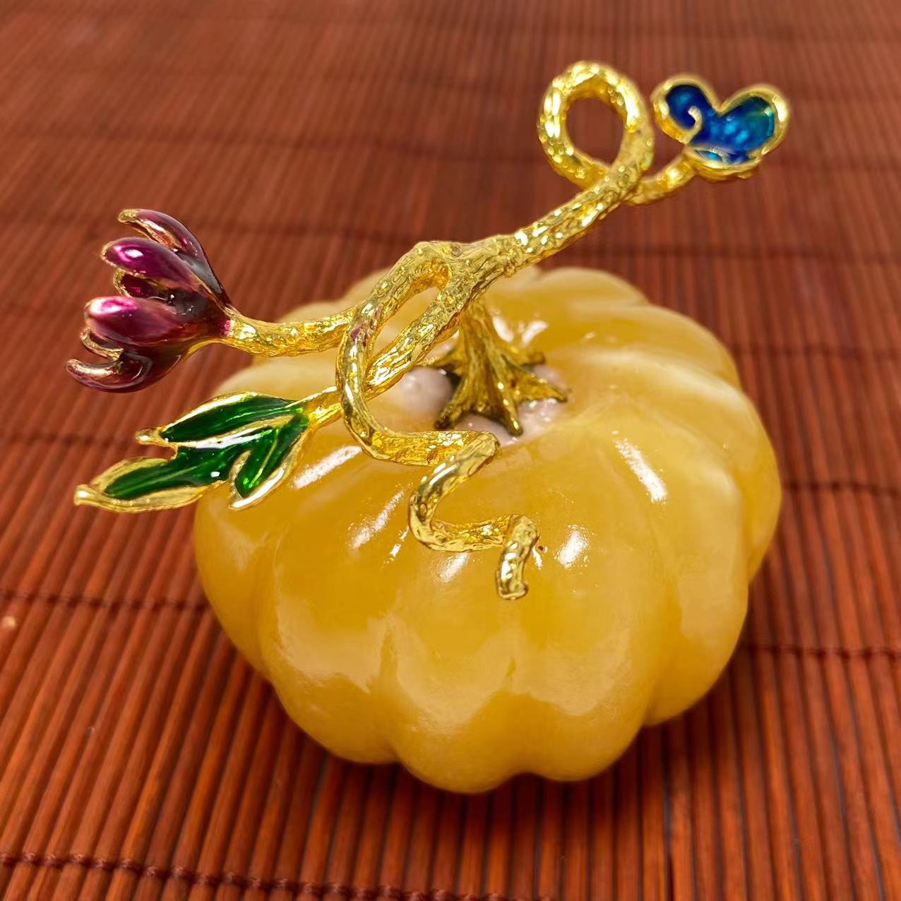 Yellow calcite pumpkin