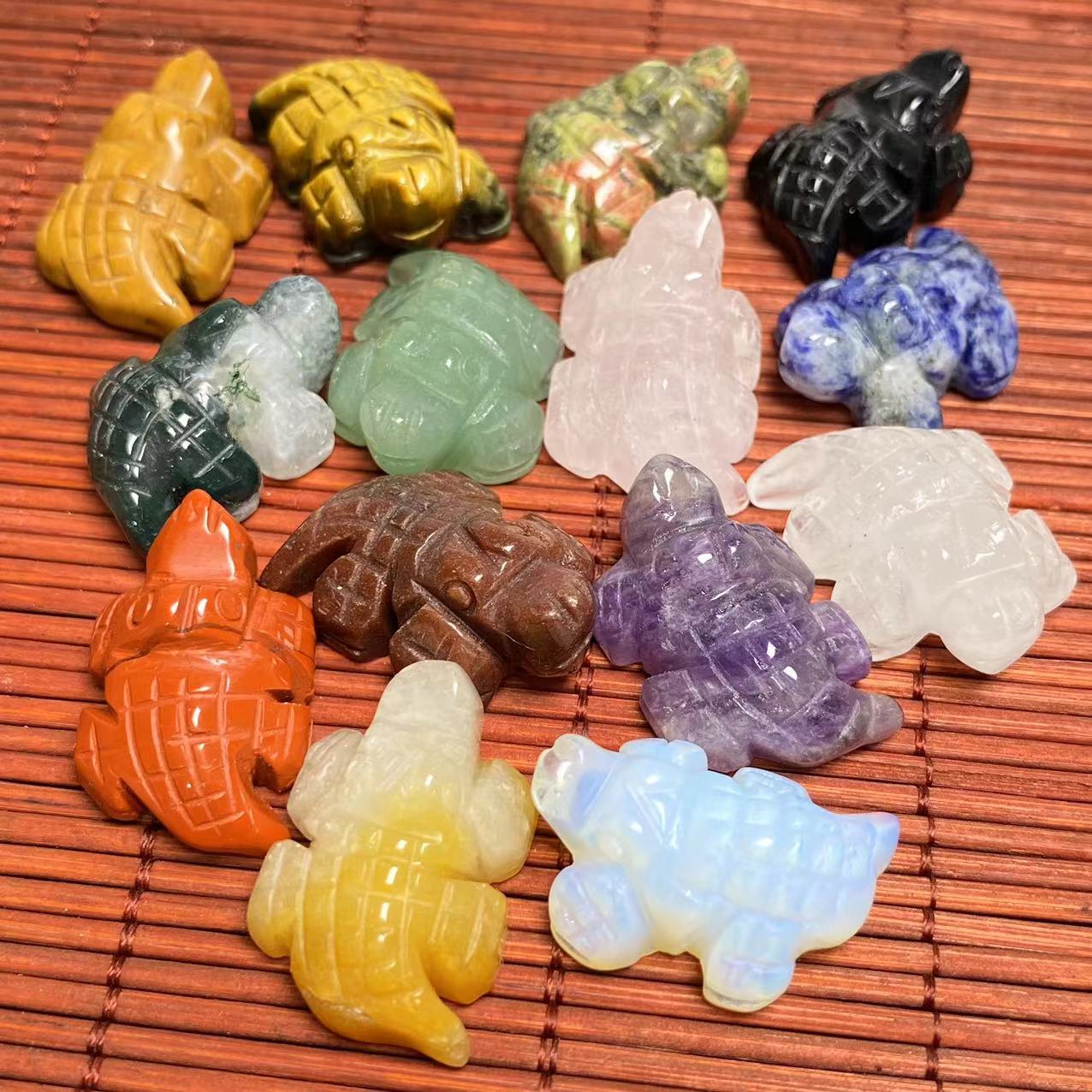 Mini alligator carving