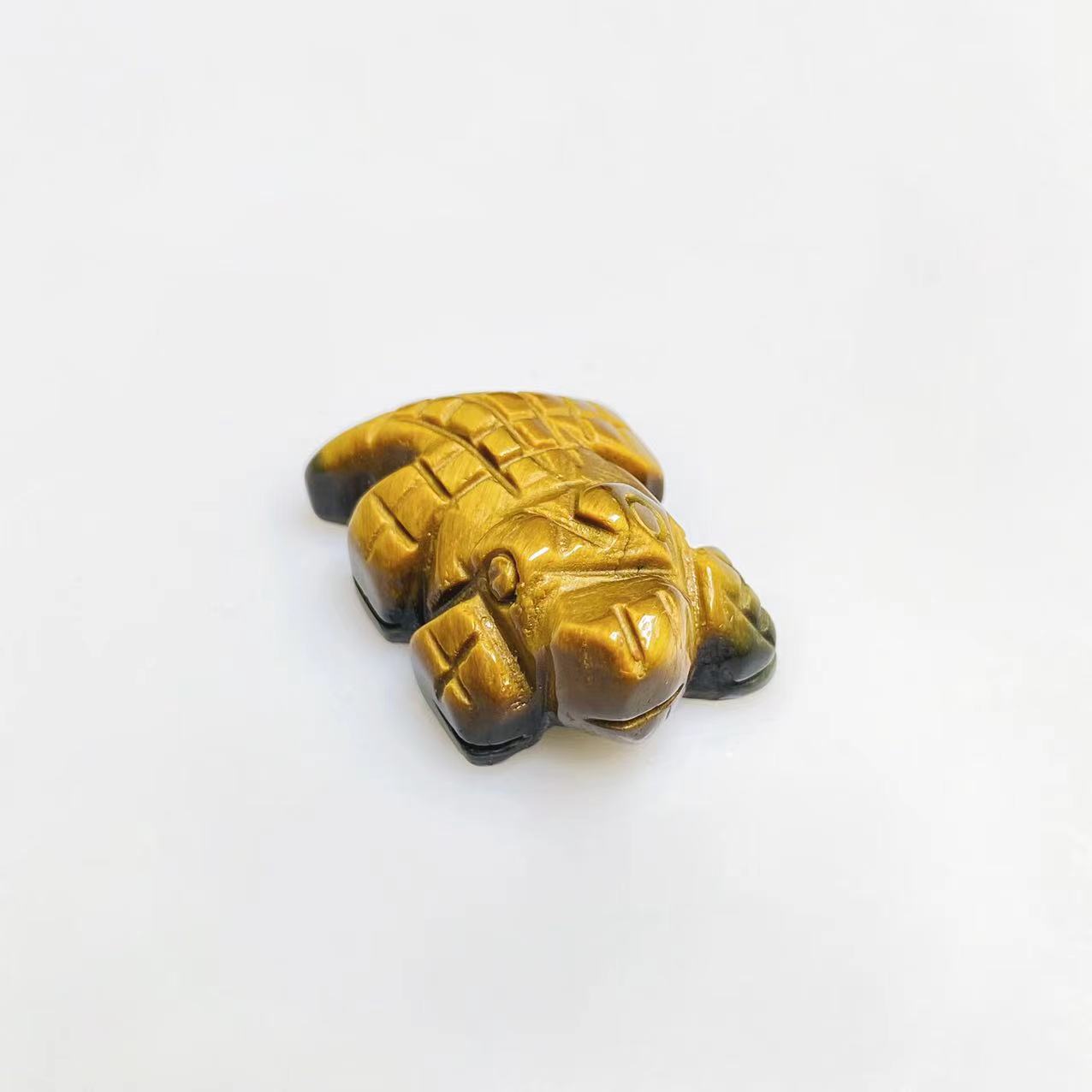 Mini alligator carving