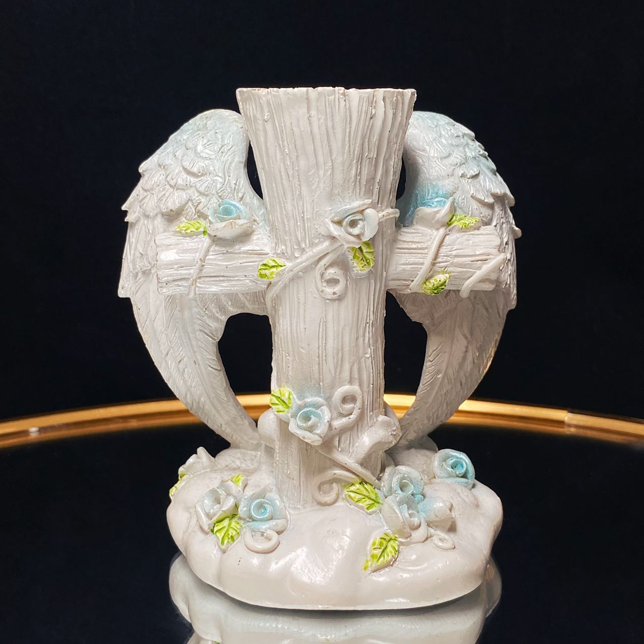 Resin angel body with crucifix tree sphere stand