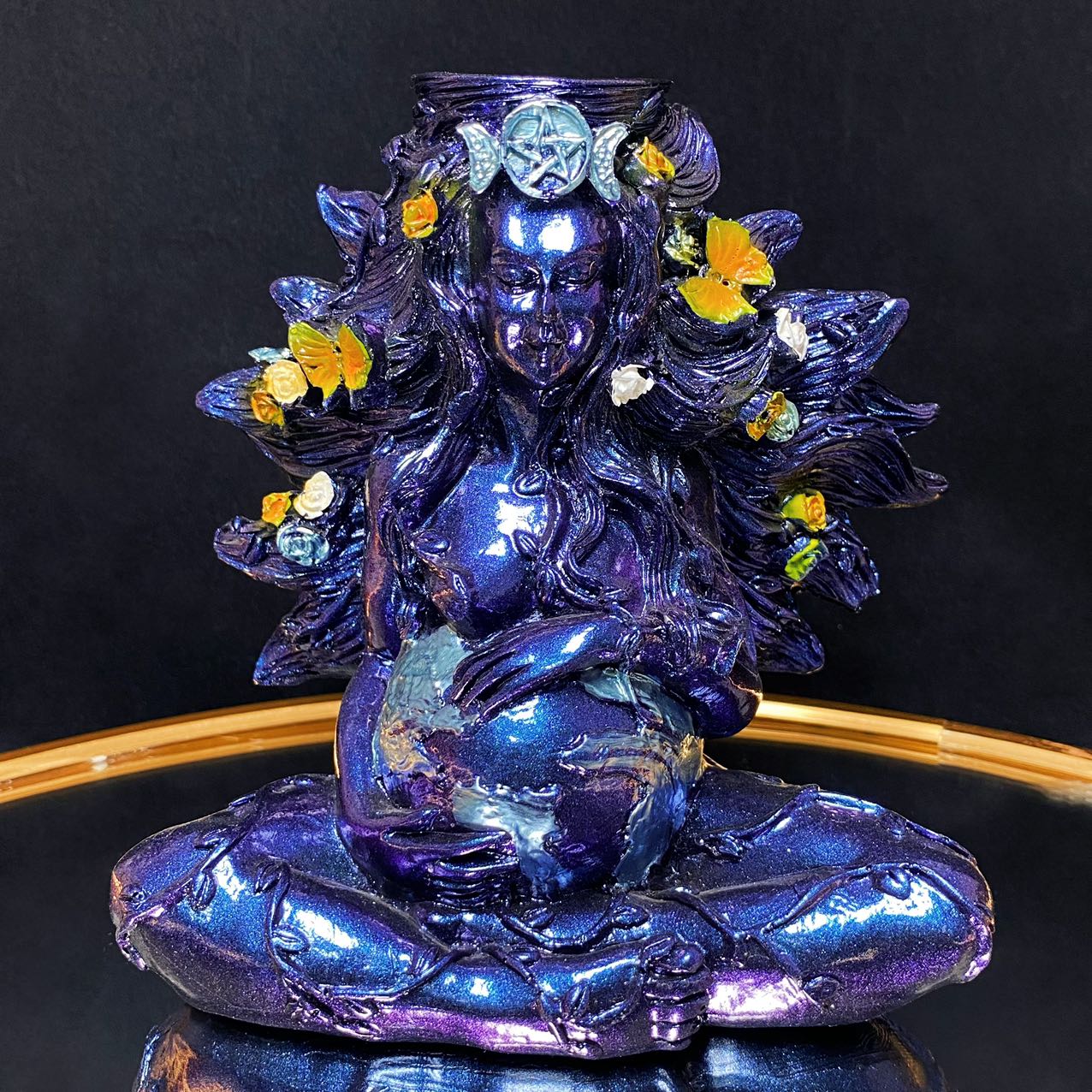 Resin 14cm mother earth sphere stand