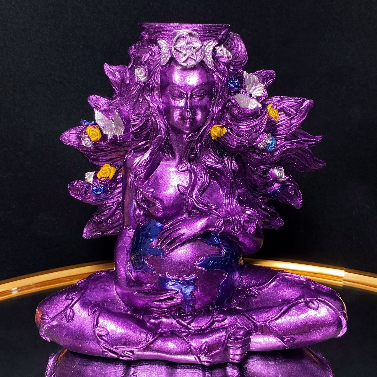 Resin 14cm mother earth sphere stand