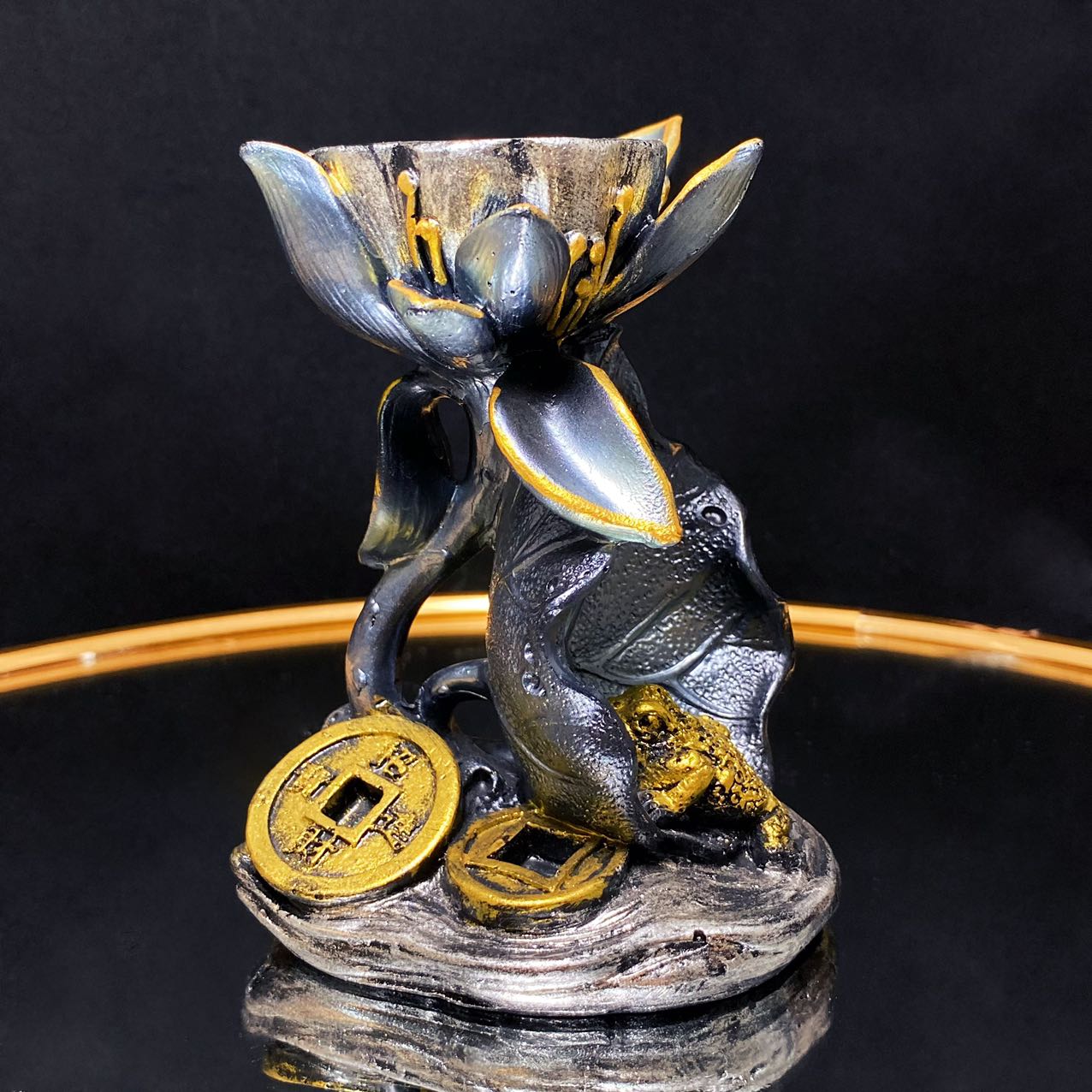 Resin lotus with money frog sphere stand