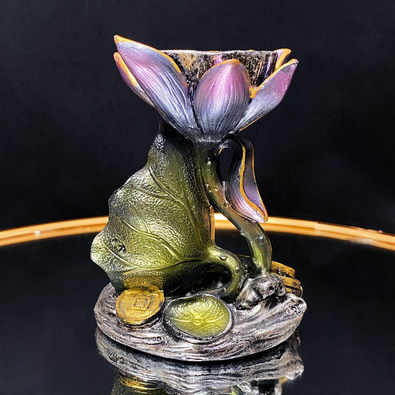 Resin lotus with money frog sphere stand
