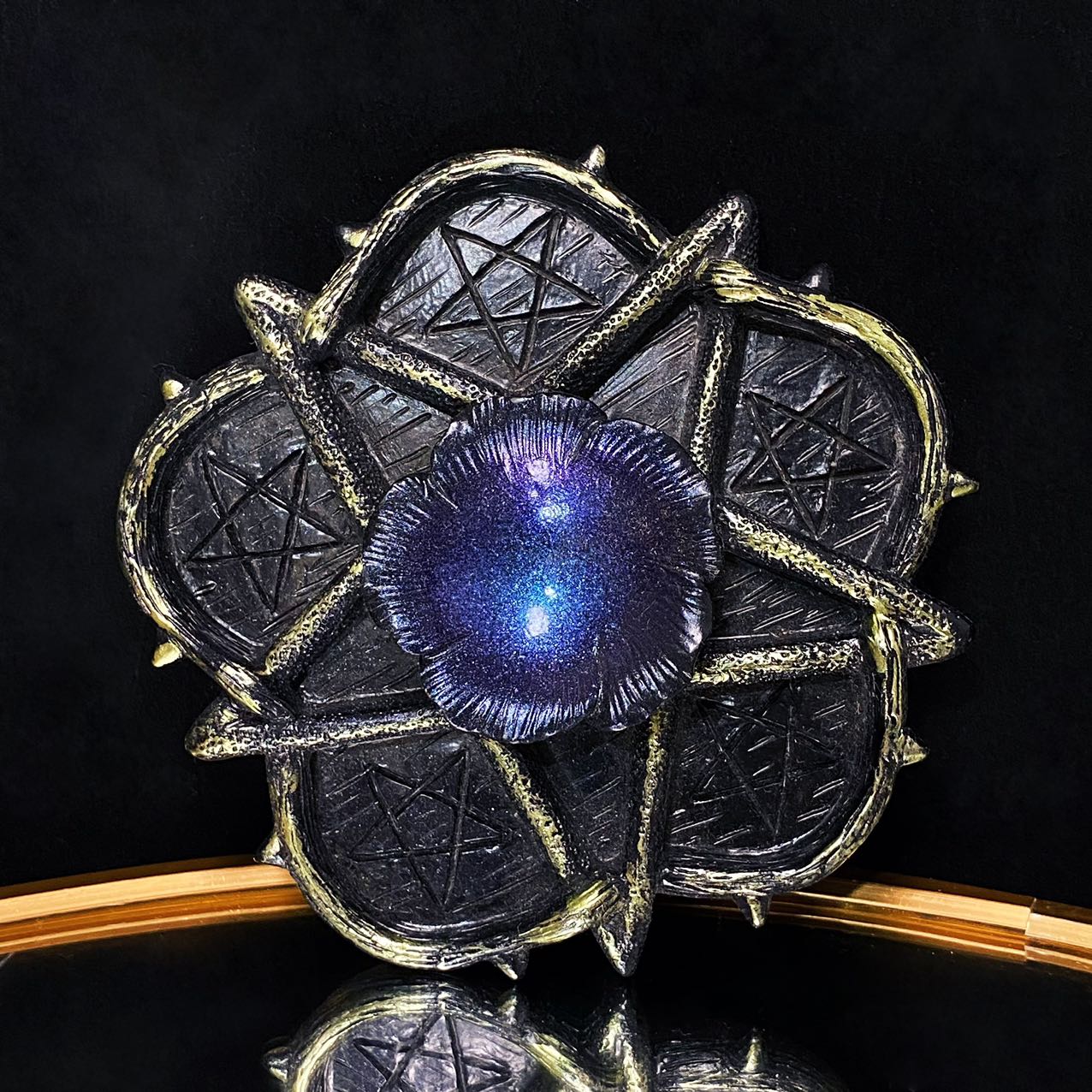 Resin star flower sphere stand