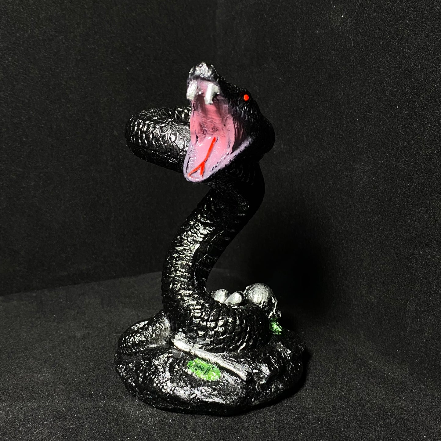 Resin snake sphere stand