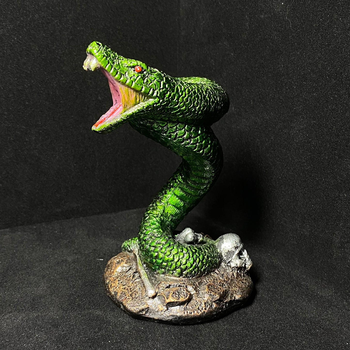 Resin snake sphere stand