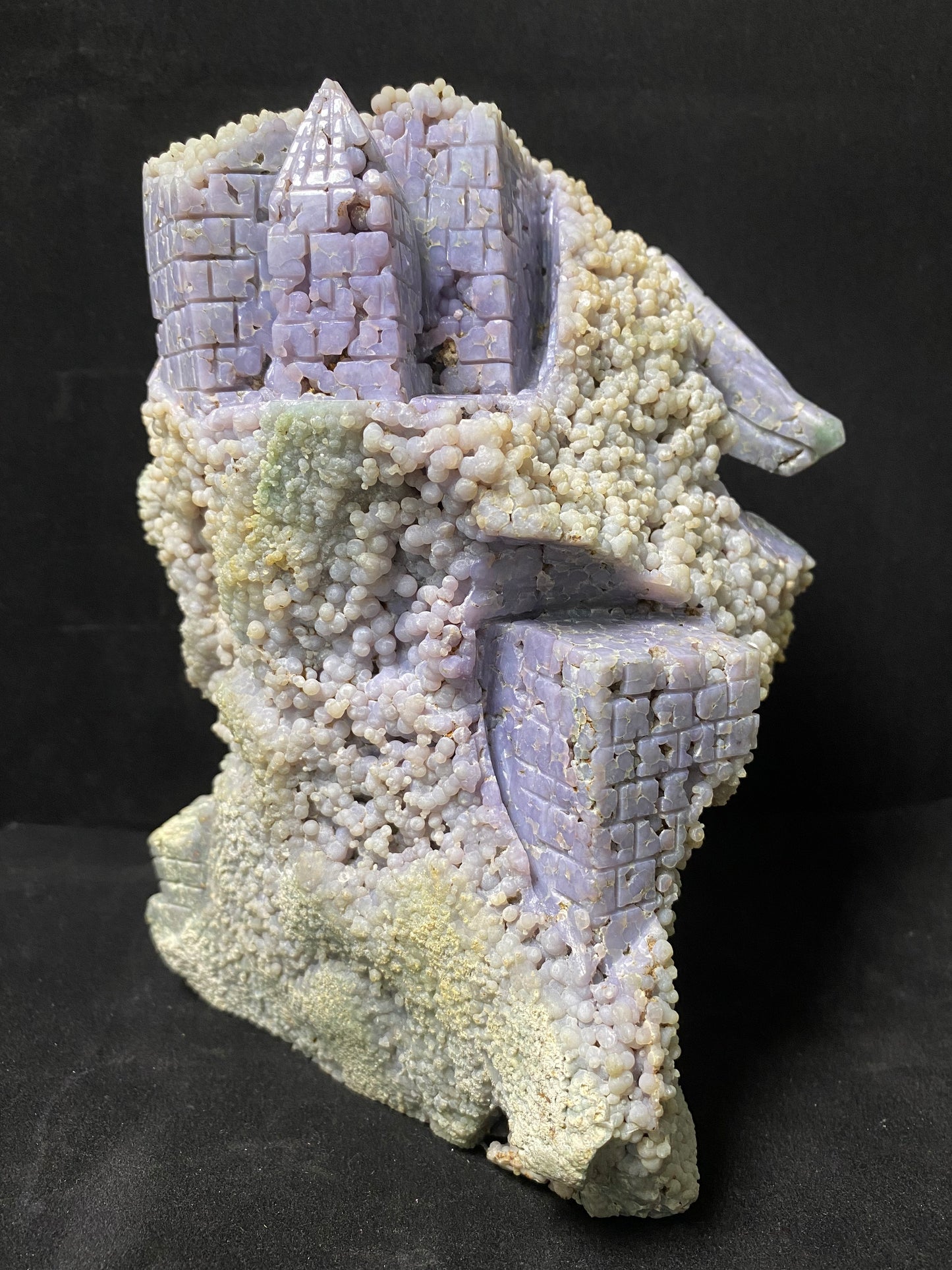 Grape agate flying drsgon on castle carving #3387