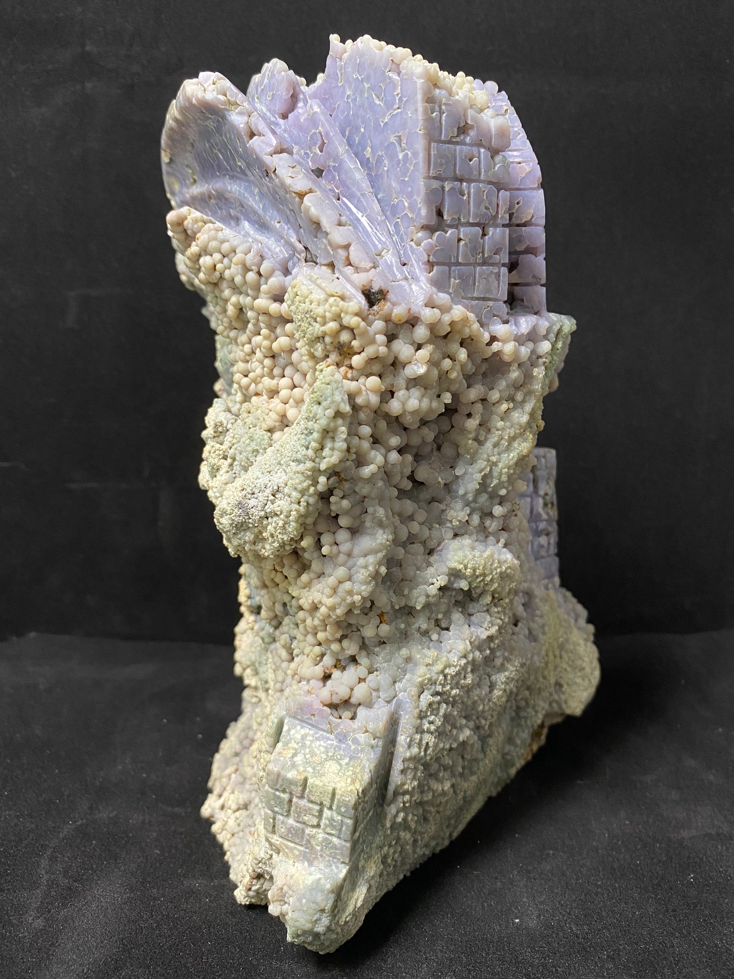 Grape agate flying drsgon on castle carving #3387