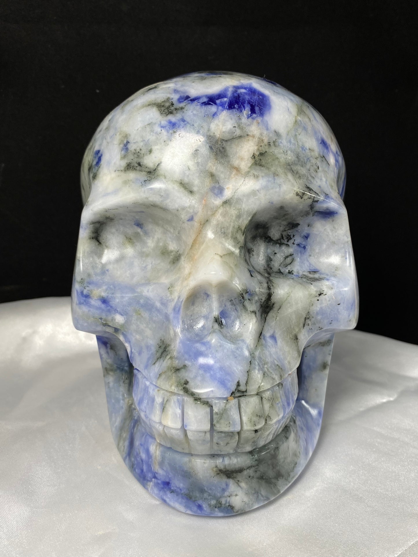 048-Dumortierite skull #5062