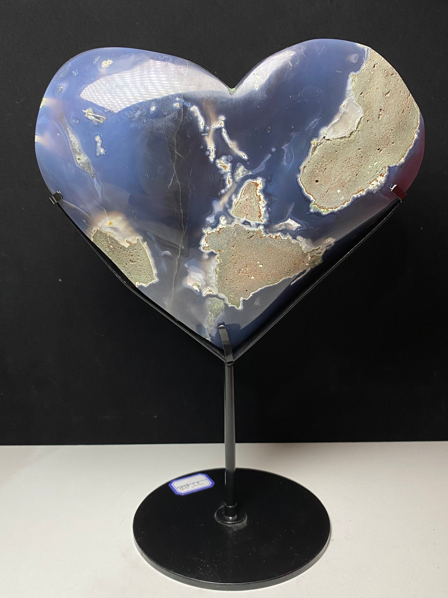 028-Amethyst clusters heart with stand