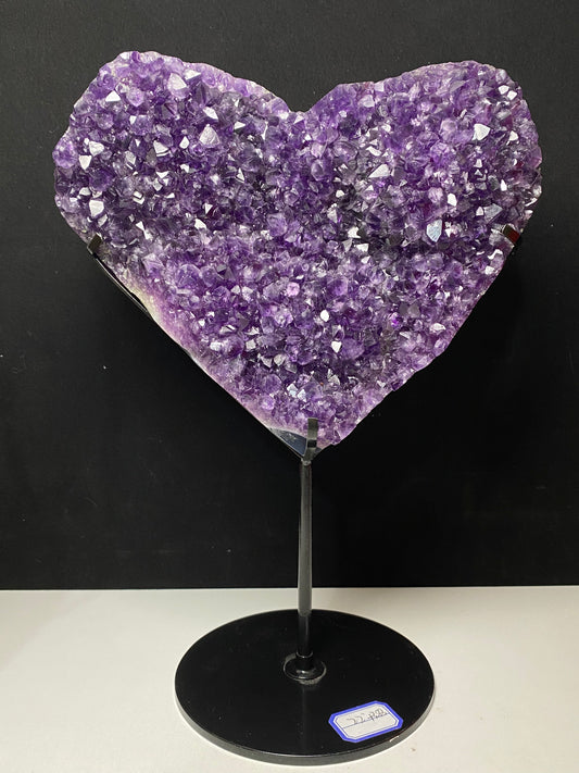 028-Amethyst clusters heart with stand