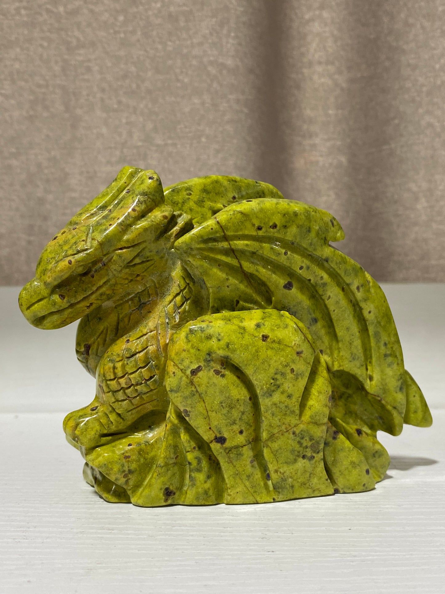 Atlantisite flying dragon on castle carving #0954