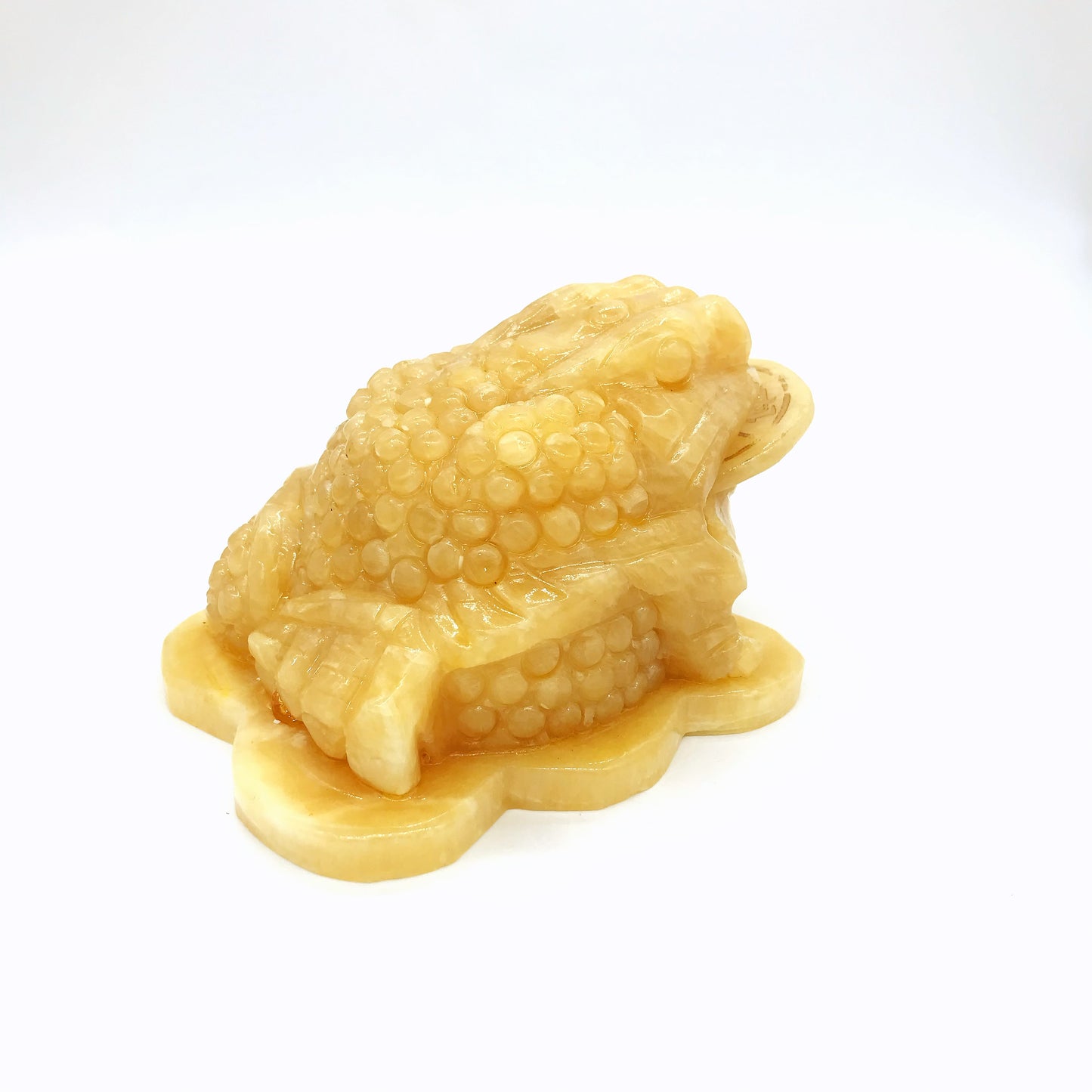 Yellow jade golden toad carving