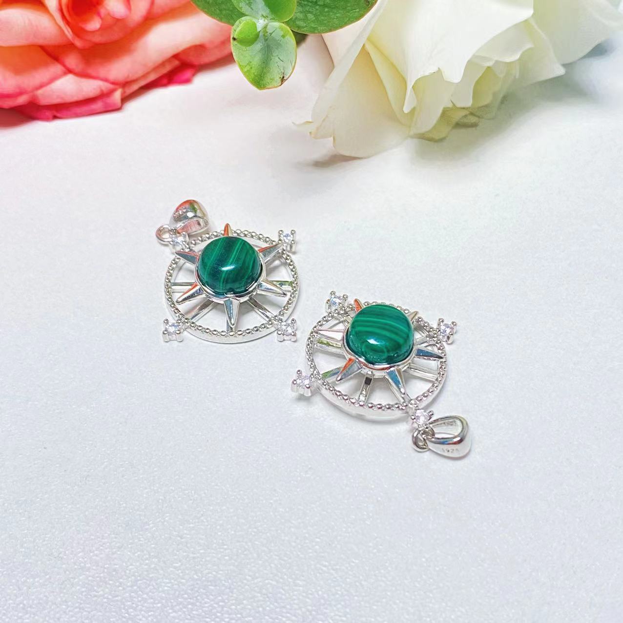 Crystal spin star pendants