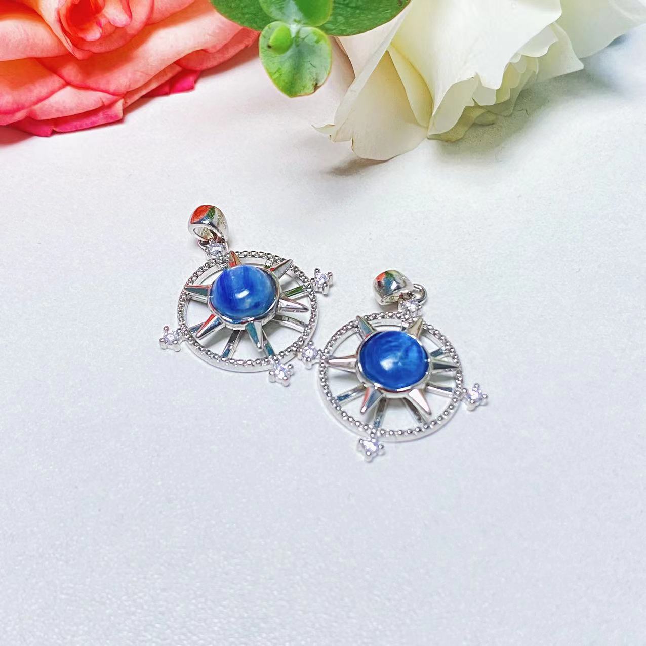 Crystal spin star pendants