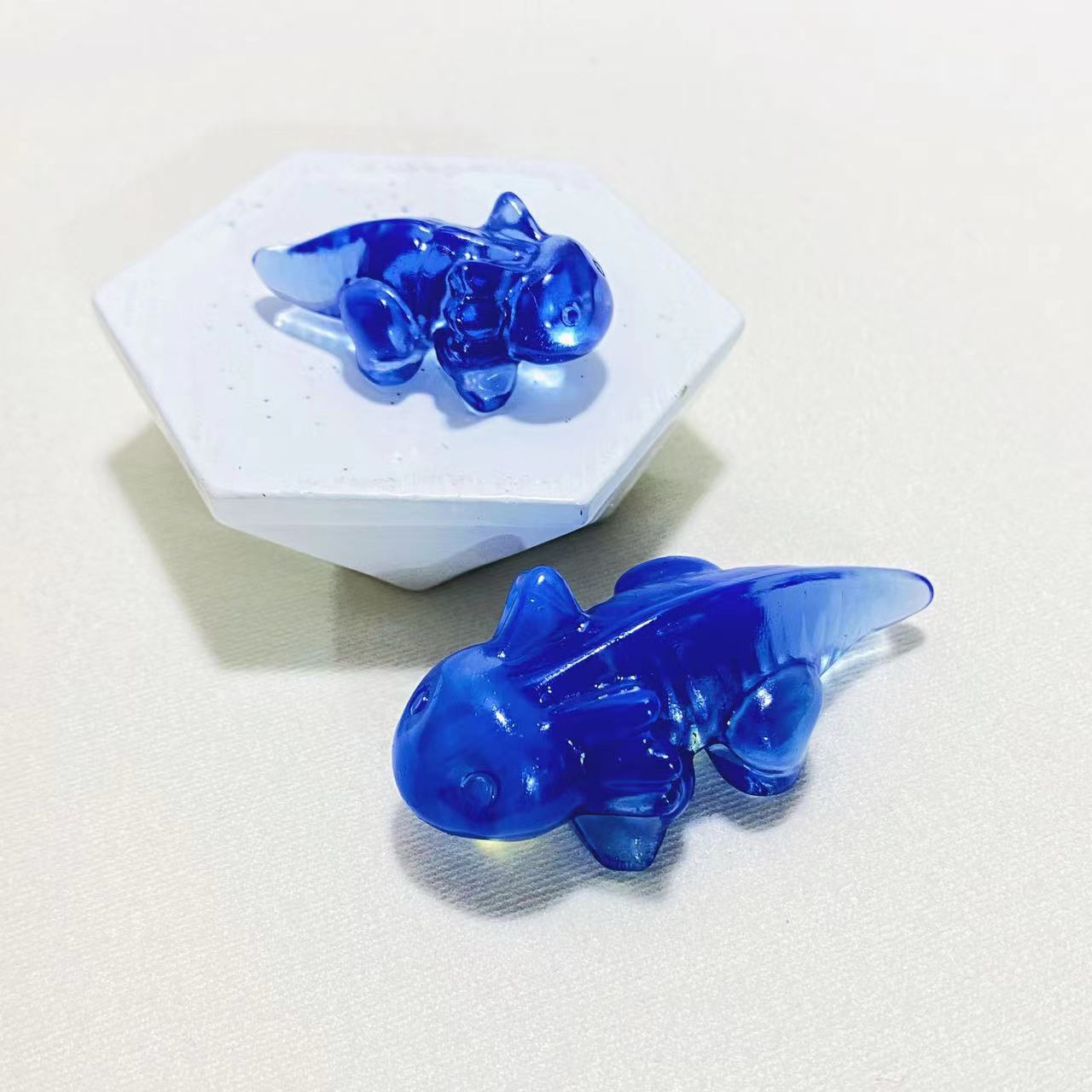 Crystal axolotl carvings