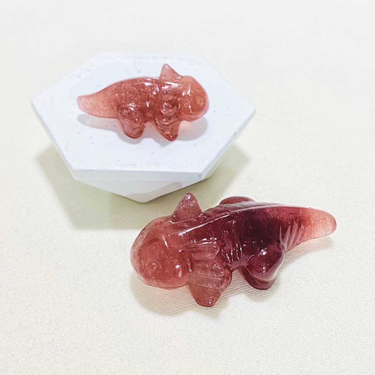 Crystal axolotl carvings