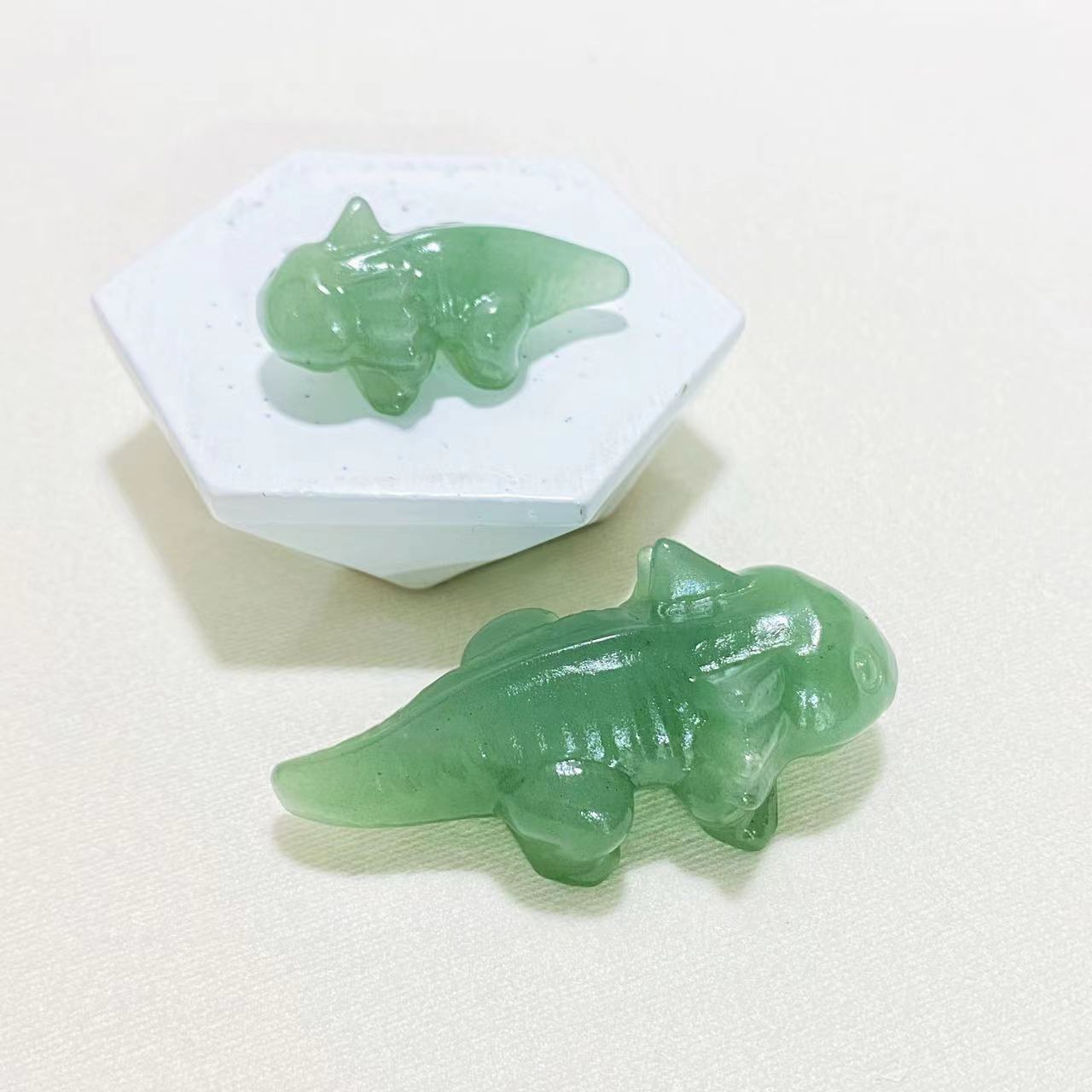 Crystal axolotl carvings