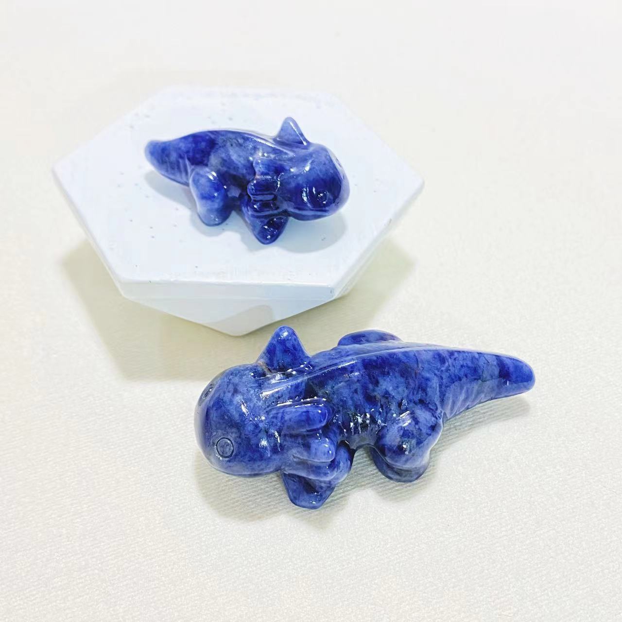 Crystal axolotl carvings