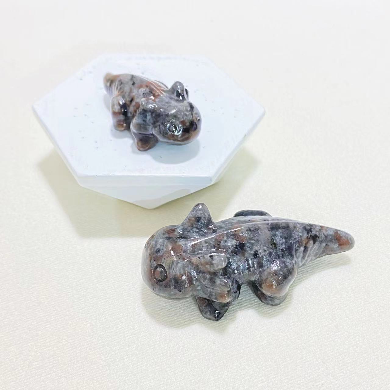 Crystal axolotl carvings