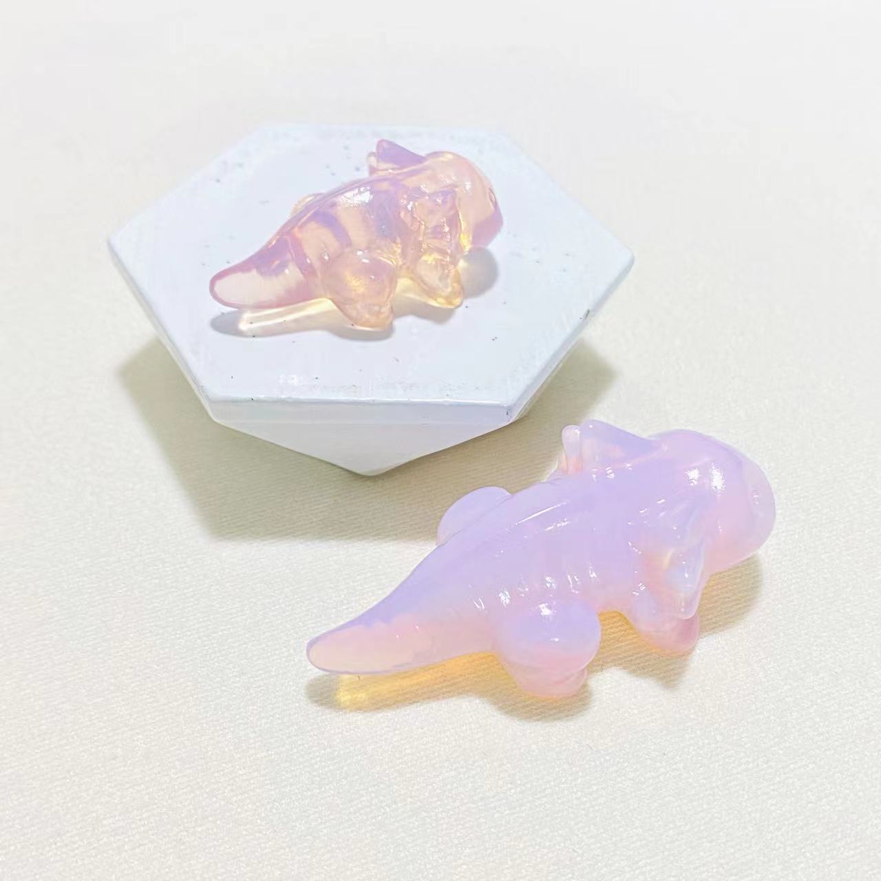 Crystal axolotl carvings