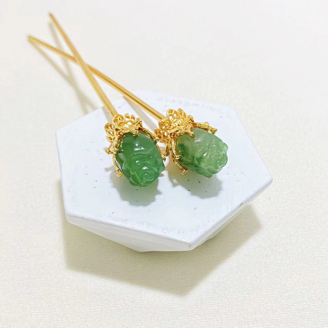 Crystal rose with metal stem hair pins