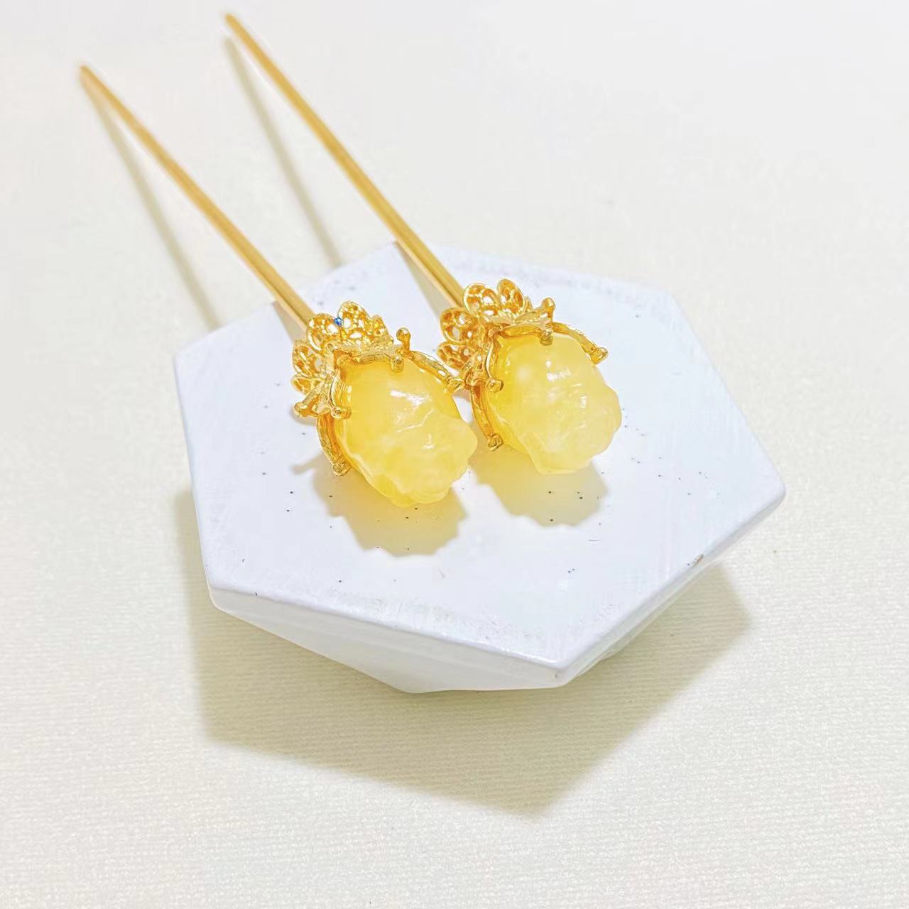 Crystal rose with metal stem hair pins