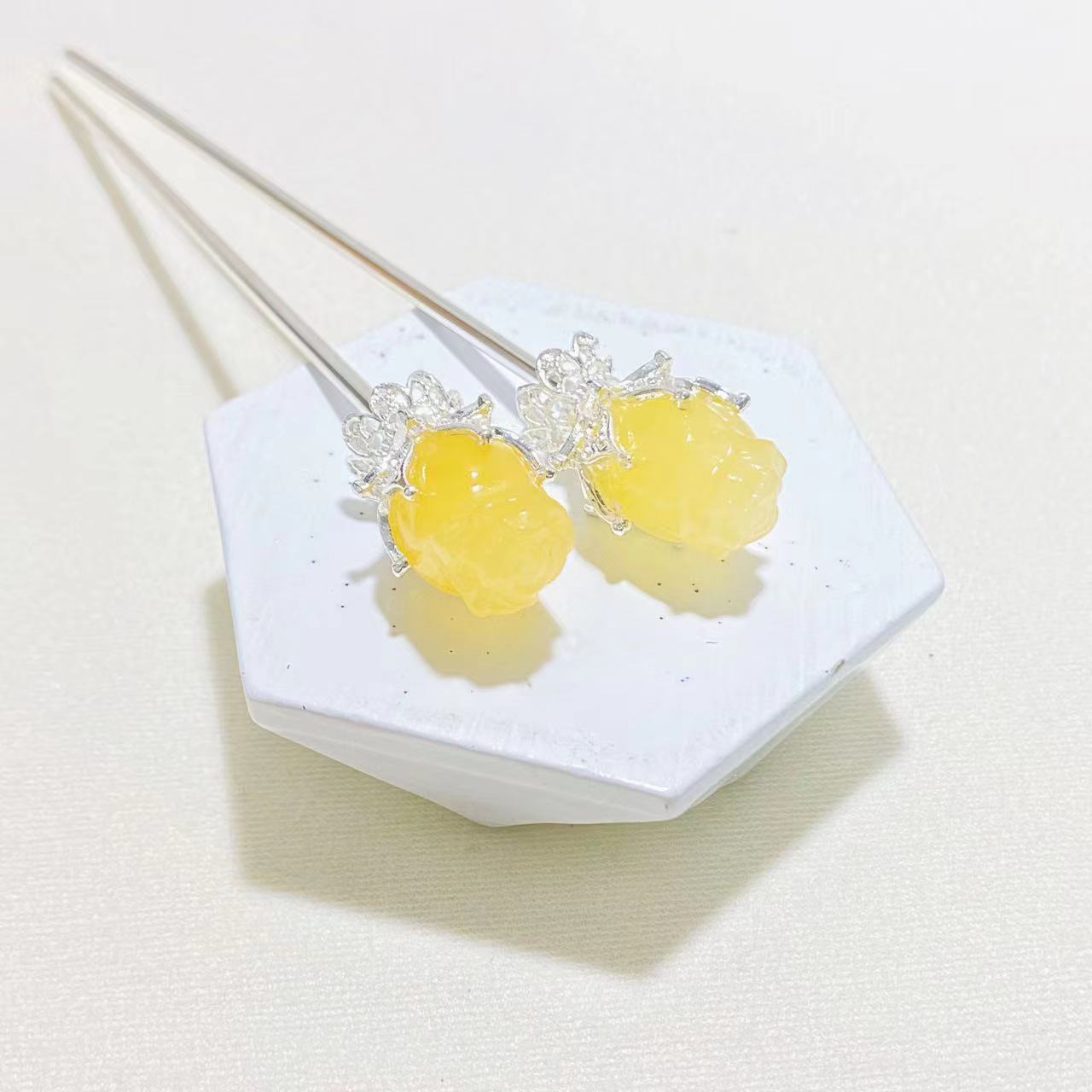 Crystal rose with metal stem hair pins