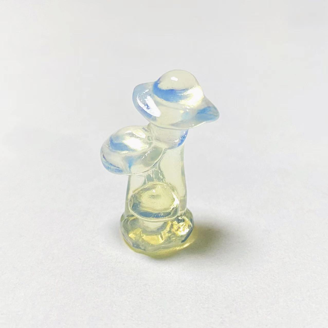 Crystal three mushrooms small carving