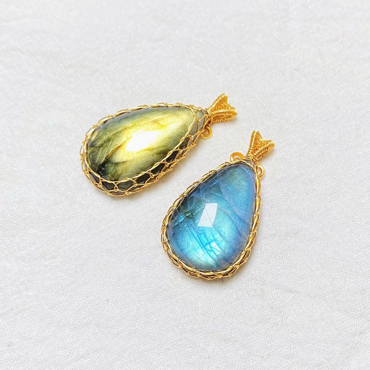 Labradorite knit pendant