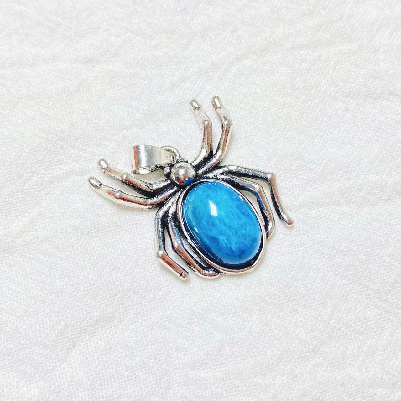 Different materials spider pendants