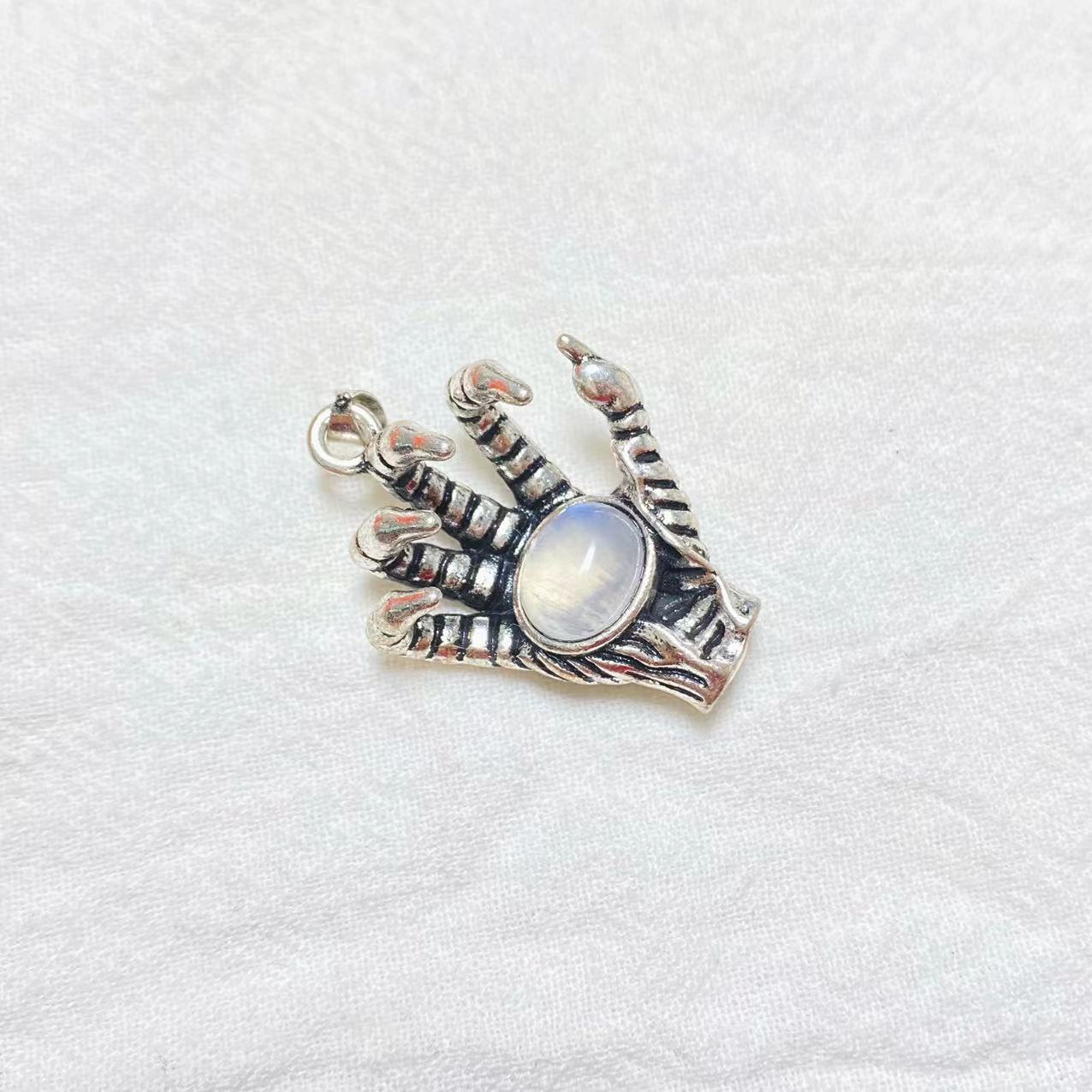 Hand pendant