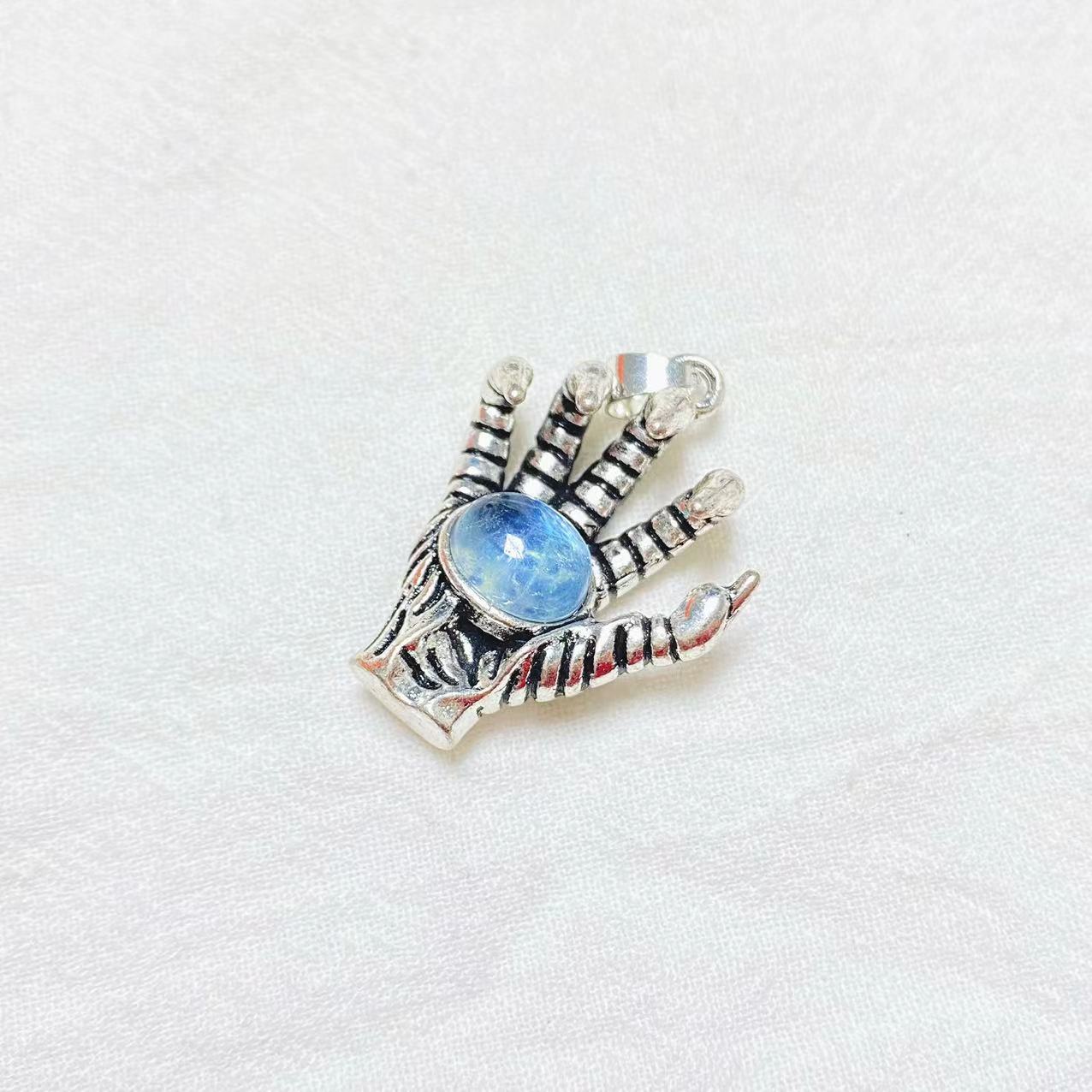 Hand pendant
