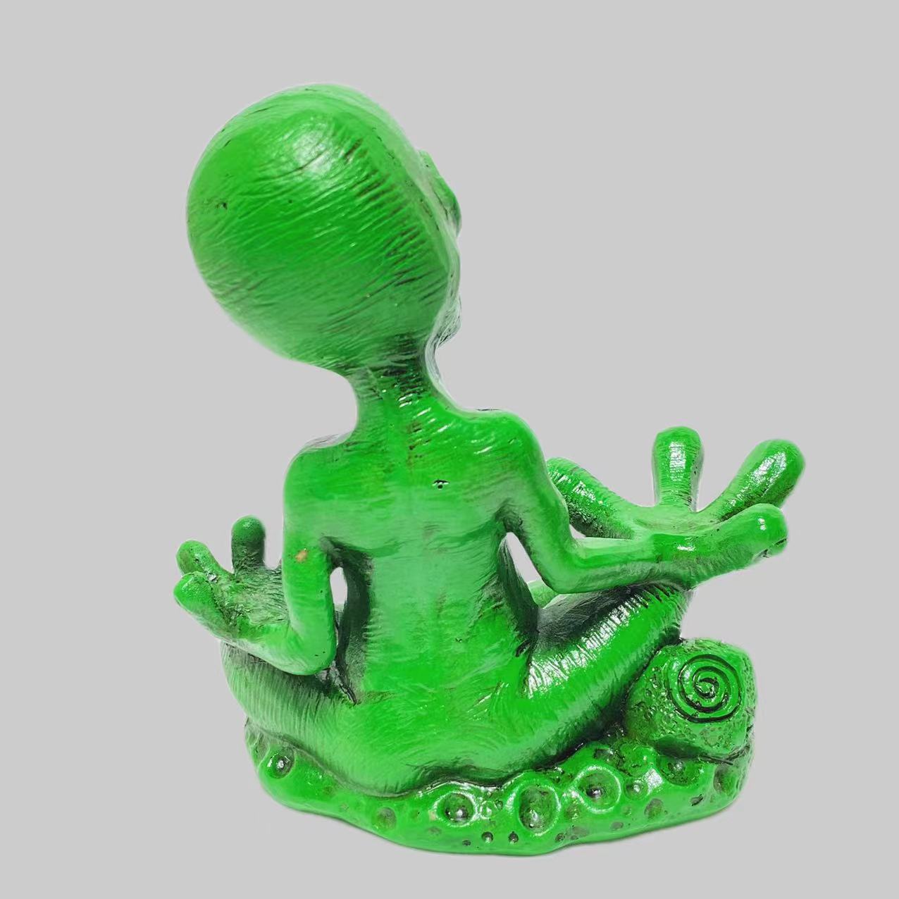 Resin Alien double spheres stand