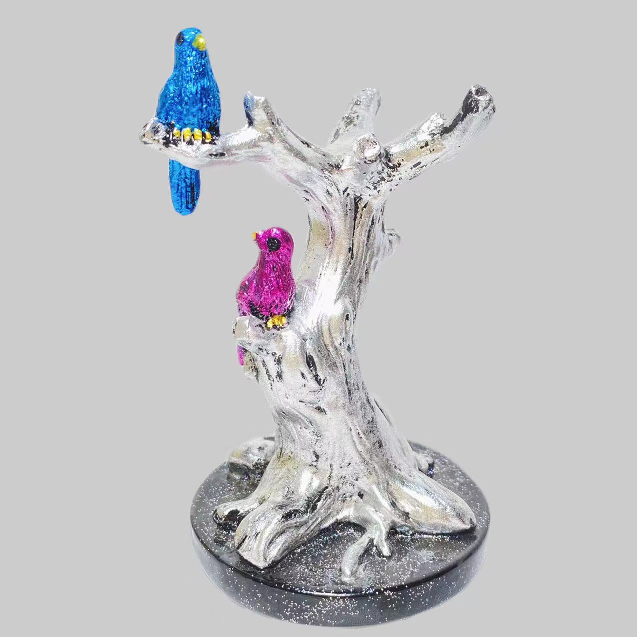 Resin birds on tee sphere stand