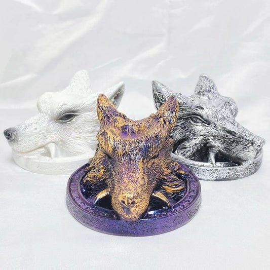 Resin wolf head sphere stand