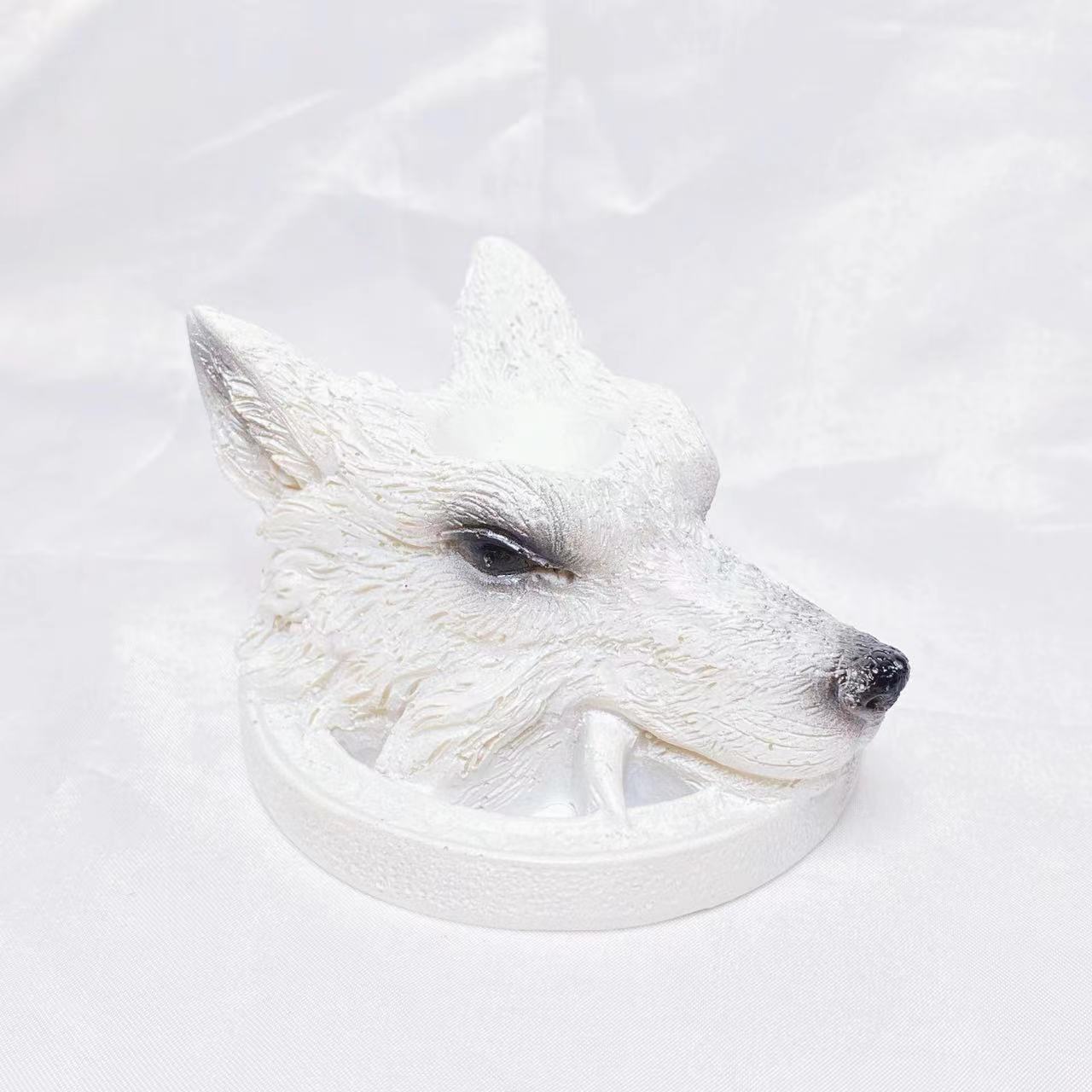 Resin wolf head sphere stand