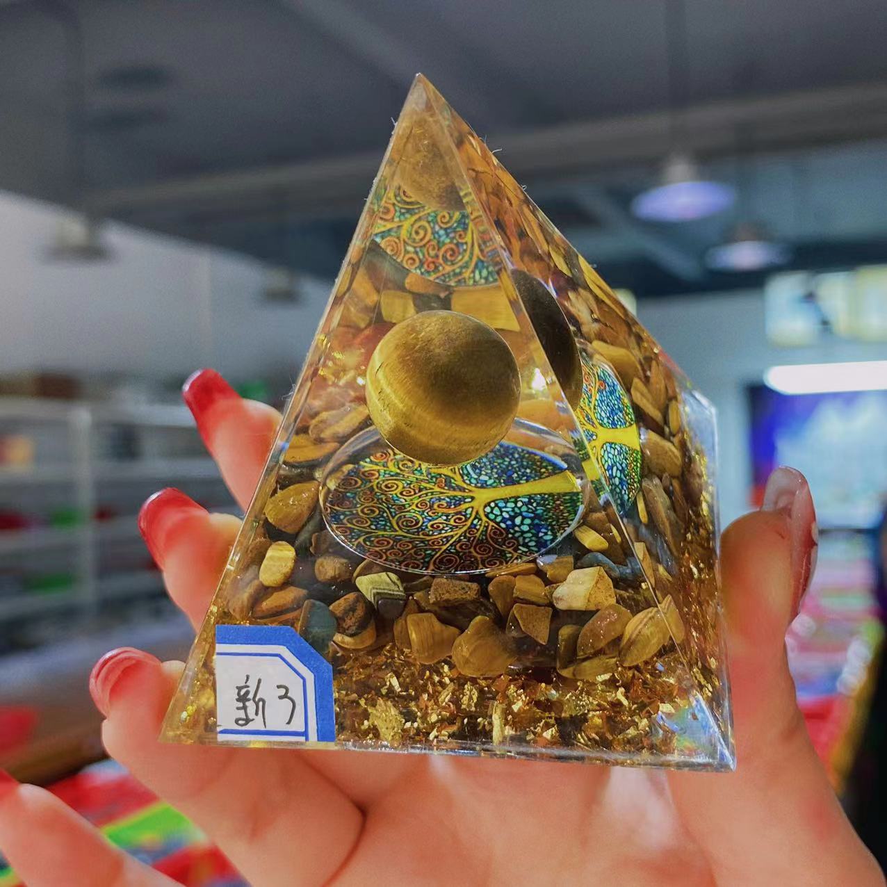 Resin chips orgonite pyramid