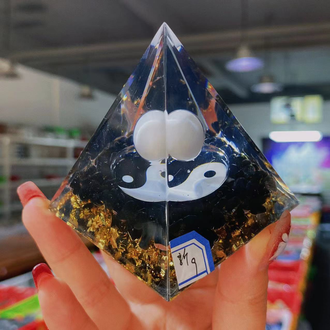 Resin chips orgonite pyramid