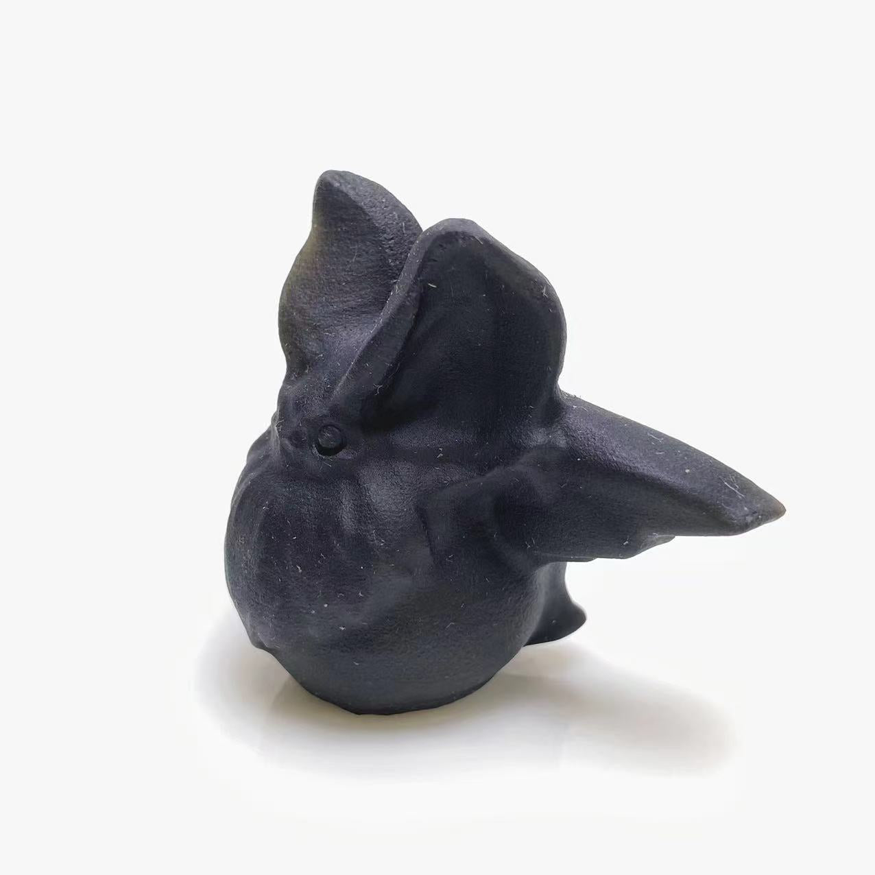 Black obsidian bat carving 1