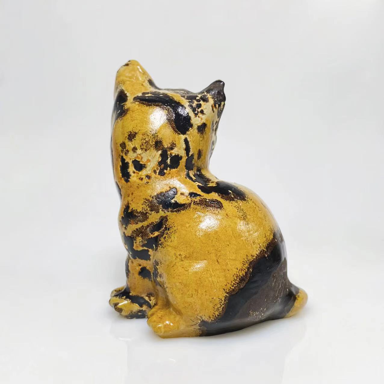 Picture stone standing cat